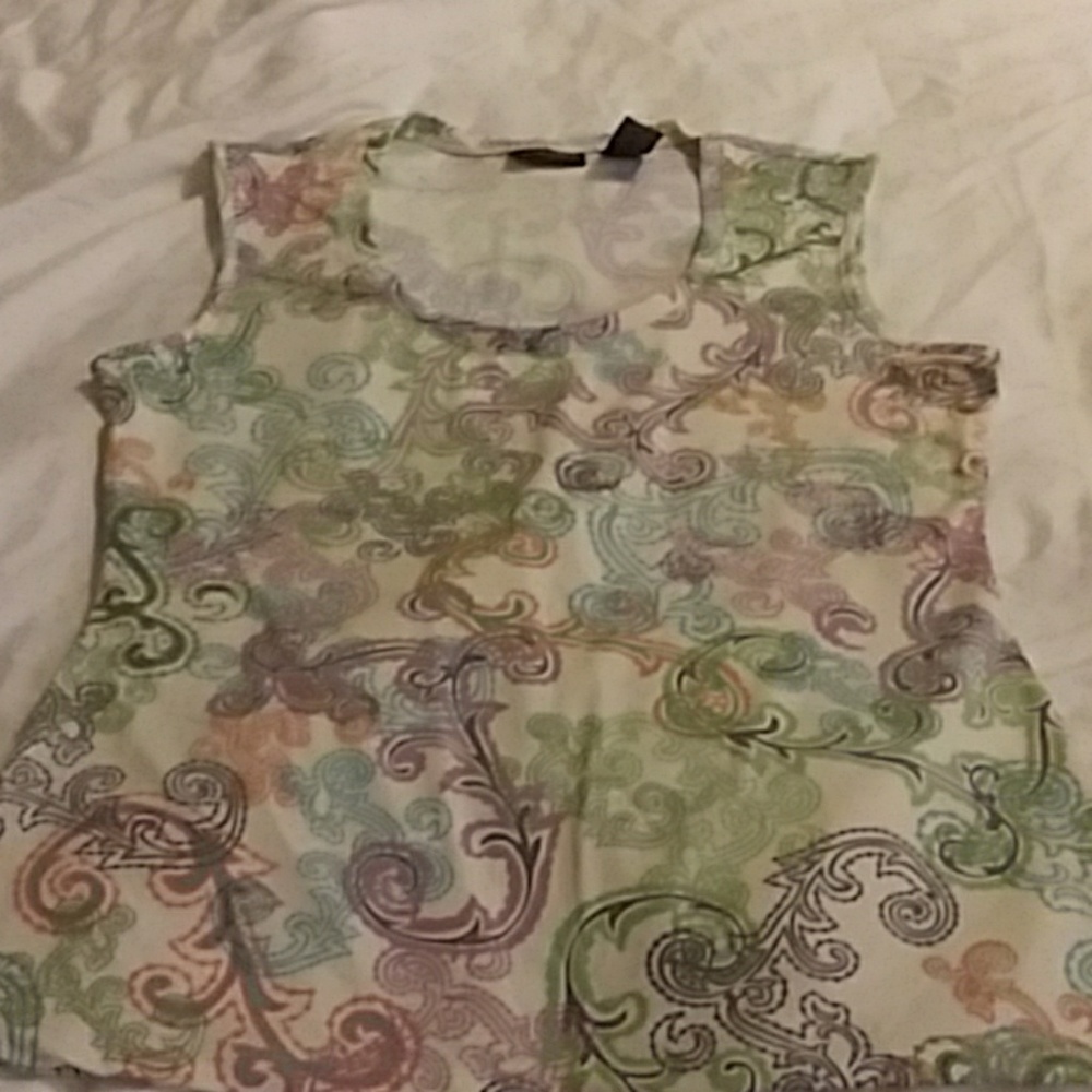 Very pretty sleeveless top